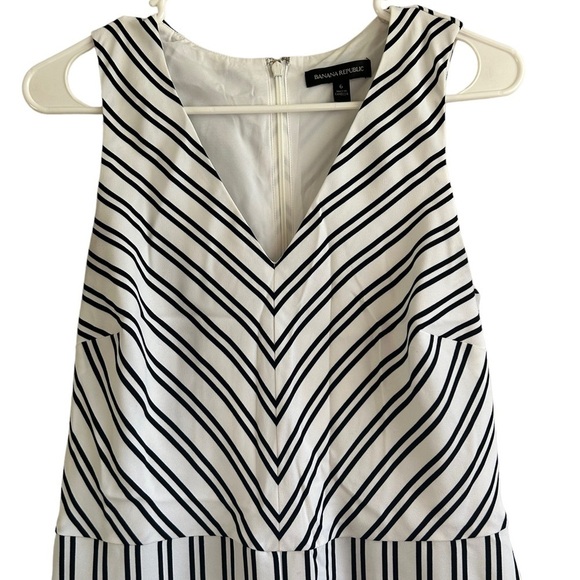 Banana Republic Striped Jumpsuit • Used • Size: 6 - Picture 12 of 14